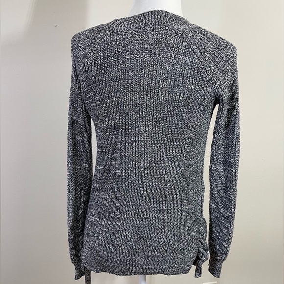 So sz med sweater crew neck in a heather knit blk/off white - Picture 7 of 14
